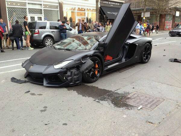 Filmpje: Lamborghini Aventador LP700-4 crashed in Londen