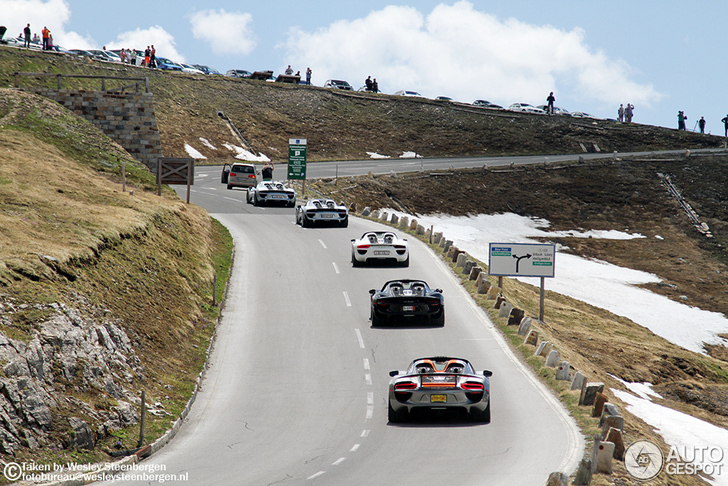 Vijf Porsche 918 Spyders bestormen de Großglockner