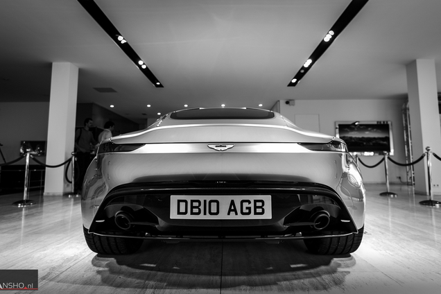 Aston Martin DB10 schittert in Hilversum