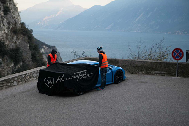 Welke Lamborghini Huracán schuilt onder het doek?