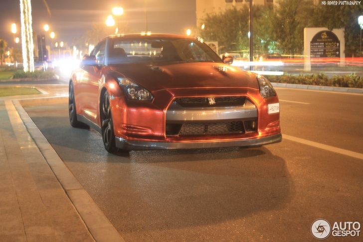 Spotted: Nissan GT-R in red chrome!